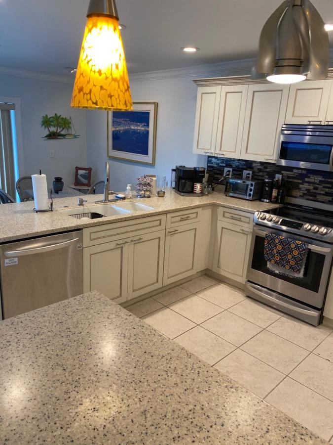 This Homestay Oasis Is The Cape'S Best Place To Stay ケープコーラル エクステリア 写真